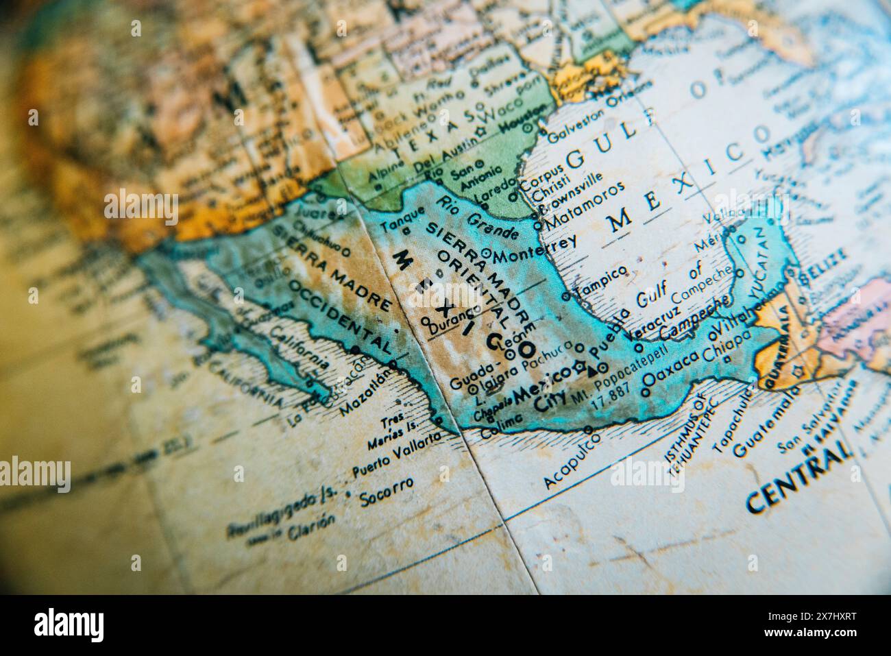 Gros plan d'une carte vintage montrant le Mexique et le golfe du Mexique avec les régions environnantes. Banque D'Images