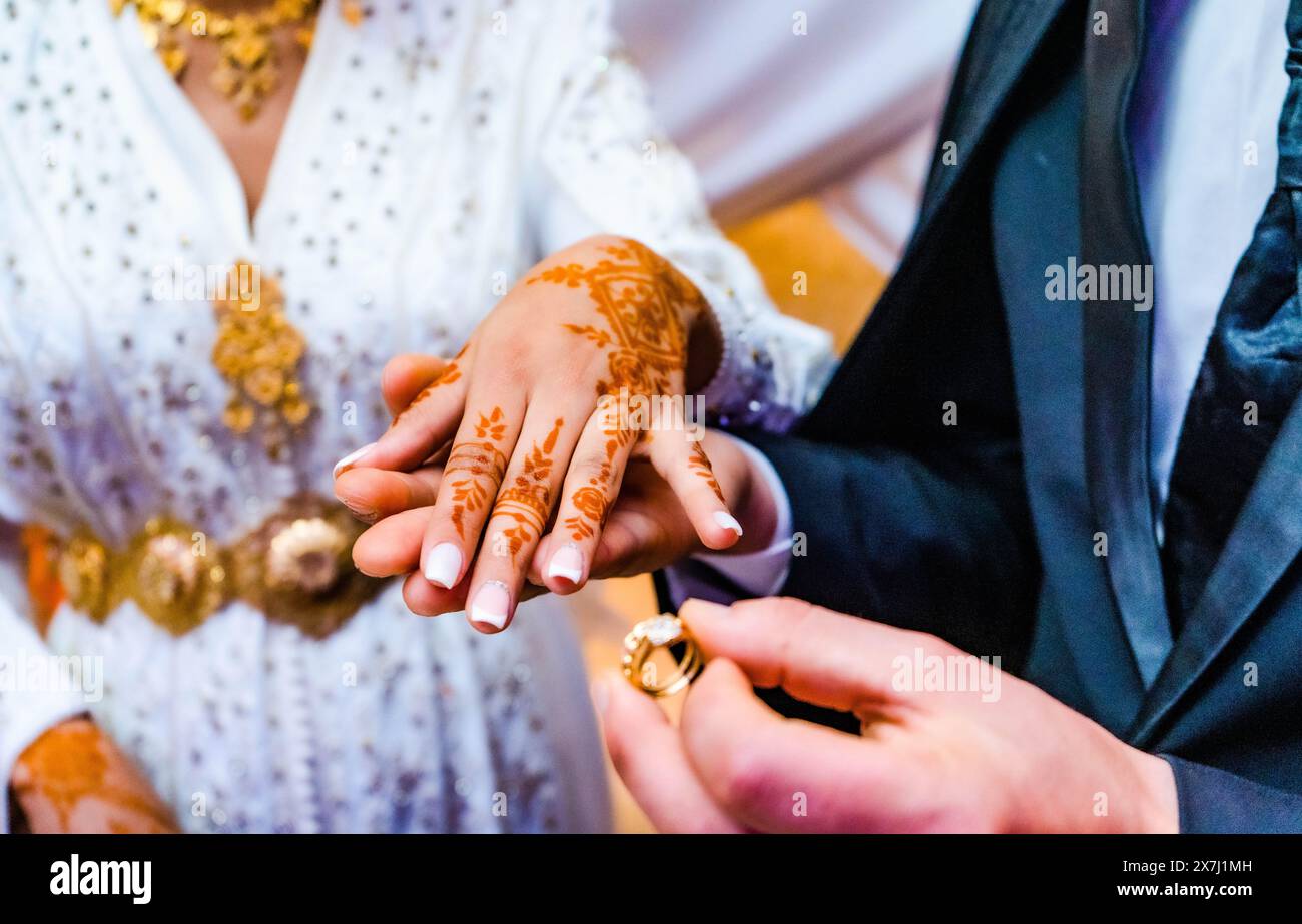 Culture marocaine, le henné est un élément essentiel des célébrations de mariage Banque D'Images