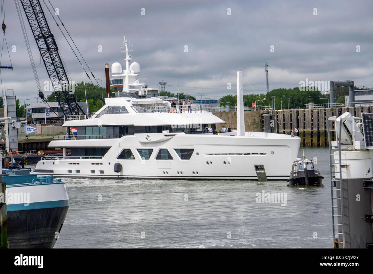 60 mètres Luxus Yacht Solaia, das 6. Schiff der Niederländischen Amels Werft, Vlissingen, aus der Amels 60 Serie, gehört zur Damen-Werftengruppe, BEI einer Probefahrt in der Westerschelde, Zeeland, Niederlande Luxusyacht Solaia *** yacht de luxe de 60 mètres Solaia, le 6 navire du chantier naval néerlandais Amels, Vlissingen, de la série Amels 60, appartient au groupe de chantiers Damen, lors d'un essai en mer dans le Westerschelde, Zeeland, pays-Bas yacht de luxe Solaia Banque D'Images
