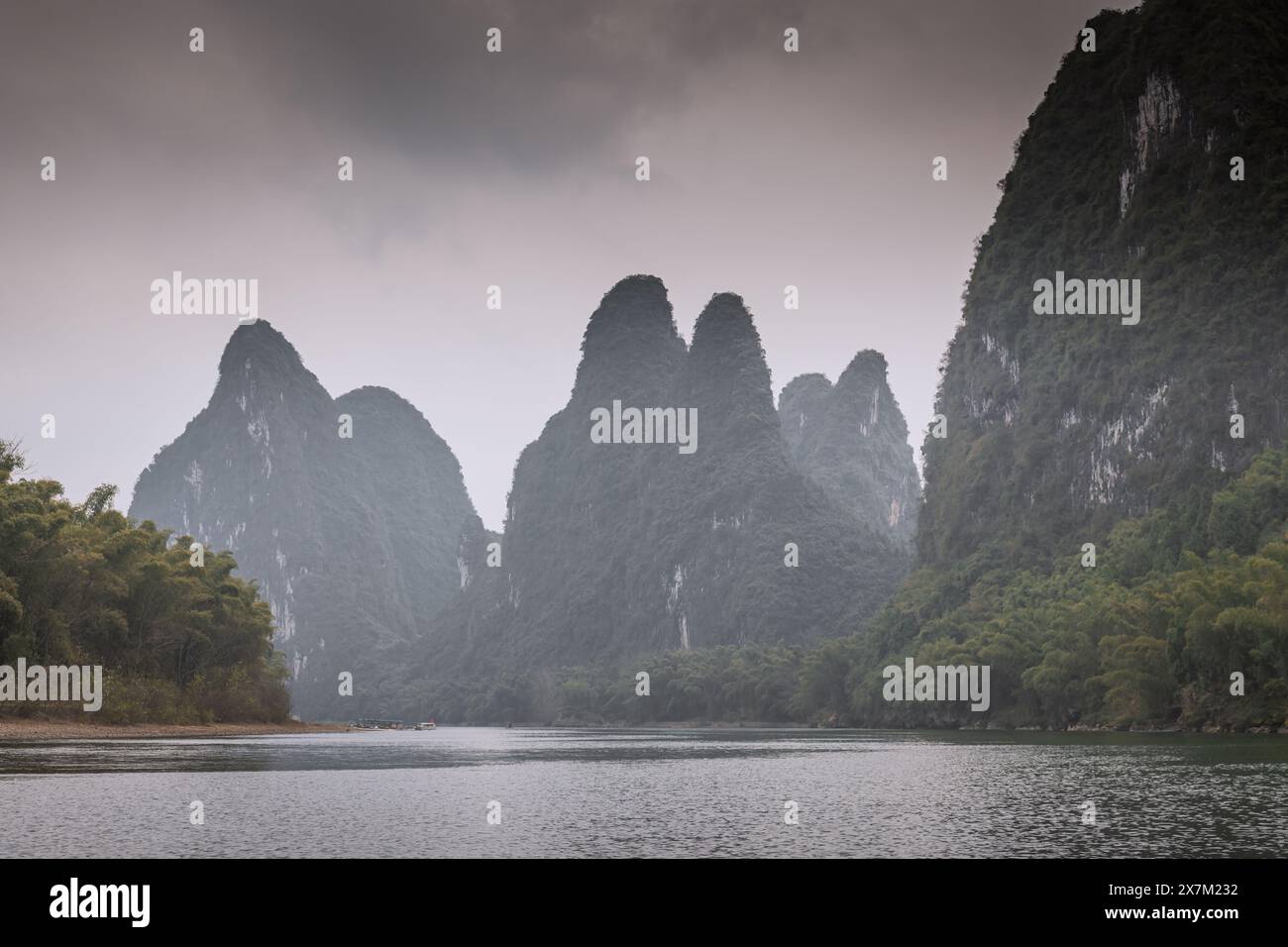 Paysage de Guilin, montagnes Karst. Situé près de l'ancienne ville de Xingping, comté de Yangshuo, ville de Guilin, province du Guangxi, Chine. Banque D'Images