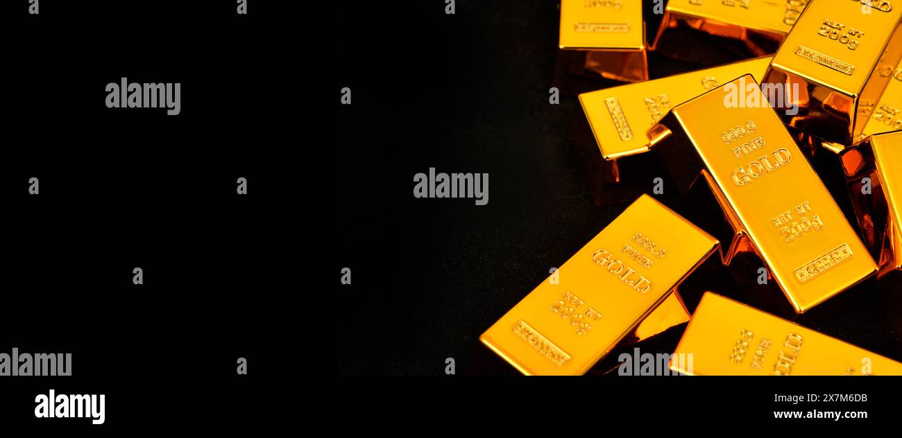 Fermez les barres d'or sur fond noir, concept de succès dans les affaires et la finance Banque D'Images