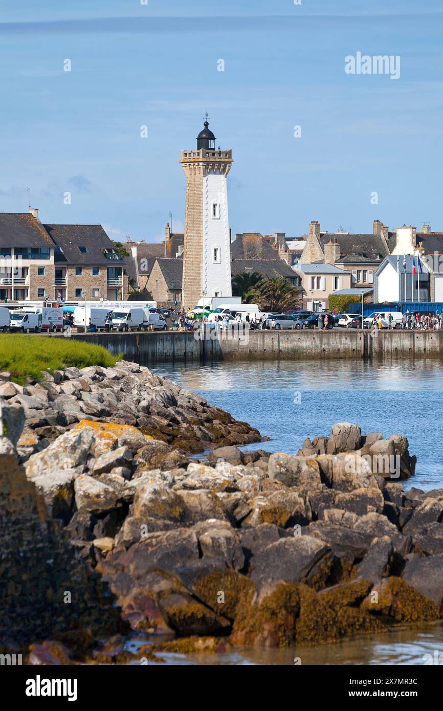 Roscoff, France - 11 août 2021 : le phare de Roscoff est un phare construit dans la ville de Roscoff, commune du Finistère. Banque D'Images