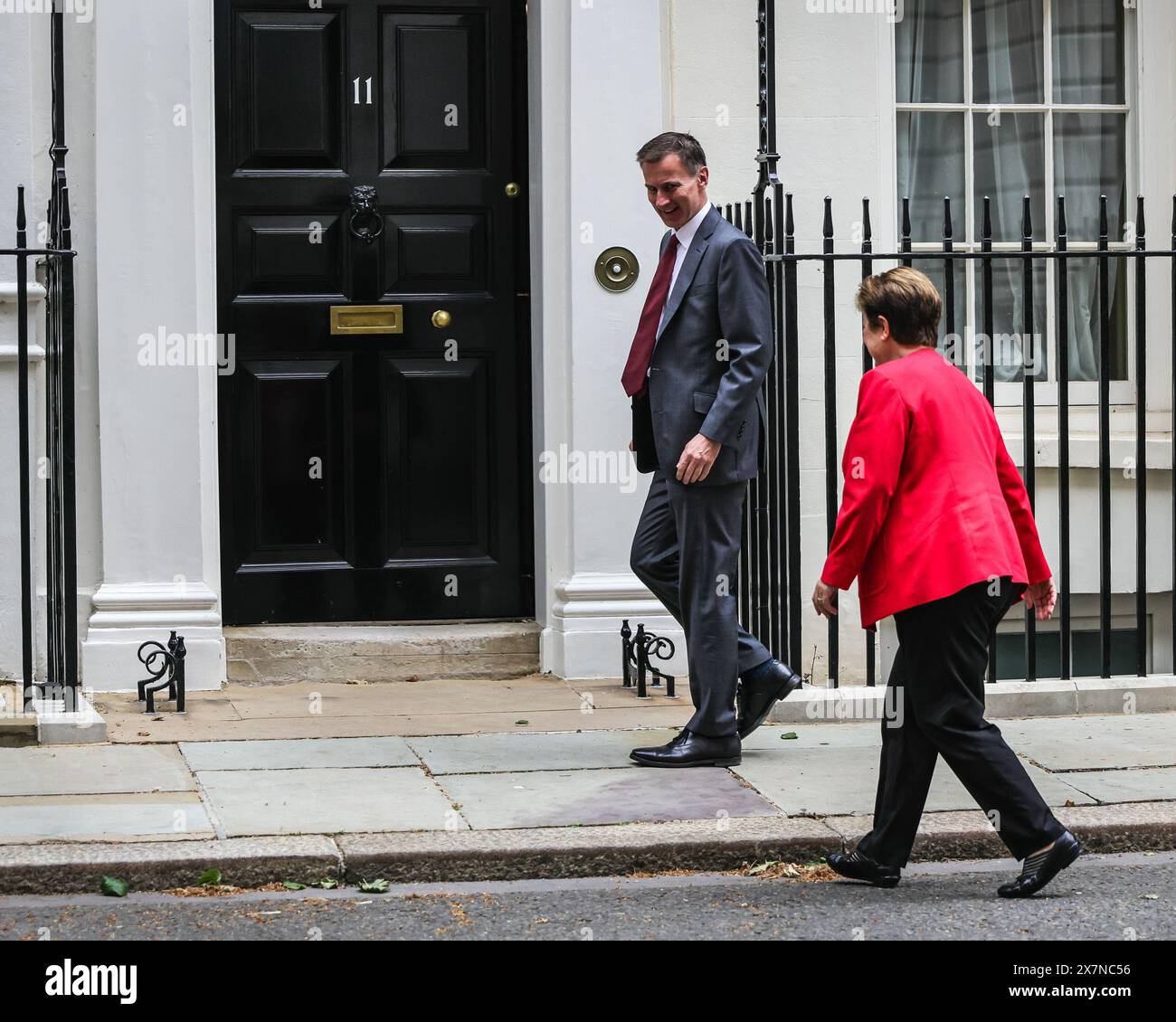 Londres, Royaume-Uni. 21 mai 2024. Jeremy Hunt, Chancelier de l'Échiquier, accueille Kristalina Georgieva, Directrice générale du Fonds monétaire international et sa délégation. Le FMI doit mener un examen approfondi de l’économie britannique ce mois-ci et les responsables devraient procéder à son bilan de santé annuel, en examinant également de près si une baisse des impôts ou des réductions des dépenses seraient nécessaires à la suite des élections générales de cette année. Crédit : Imageplotter/Alamy Live News Banque D'Images