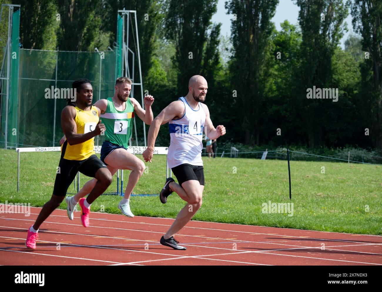 Club Athlétisme, course masculine de 100 m, Leamington Spa, Royaume-Uni Banque D'Images