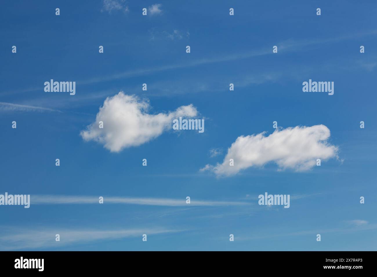 Technologie d'ensemencement de nuages créant de la pluie artificielle dans le ciel des Émirats arabes Unis Banque D'Images