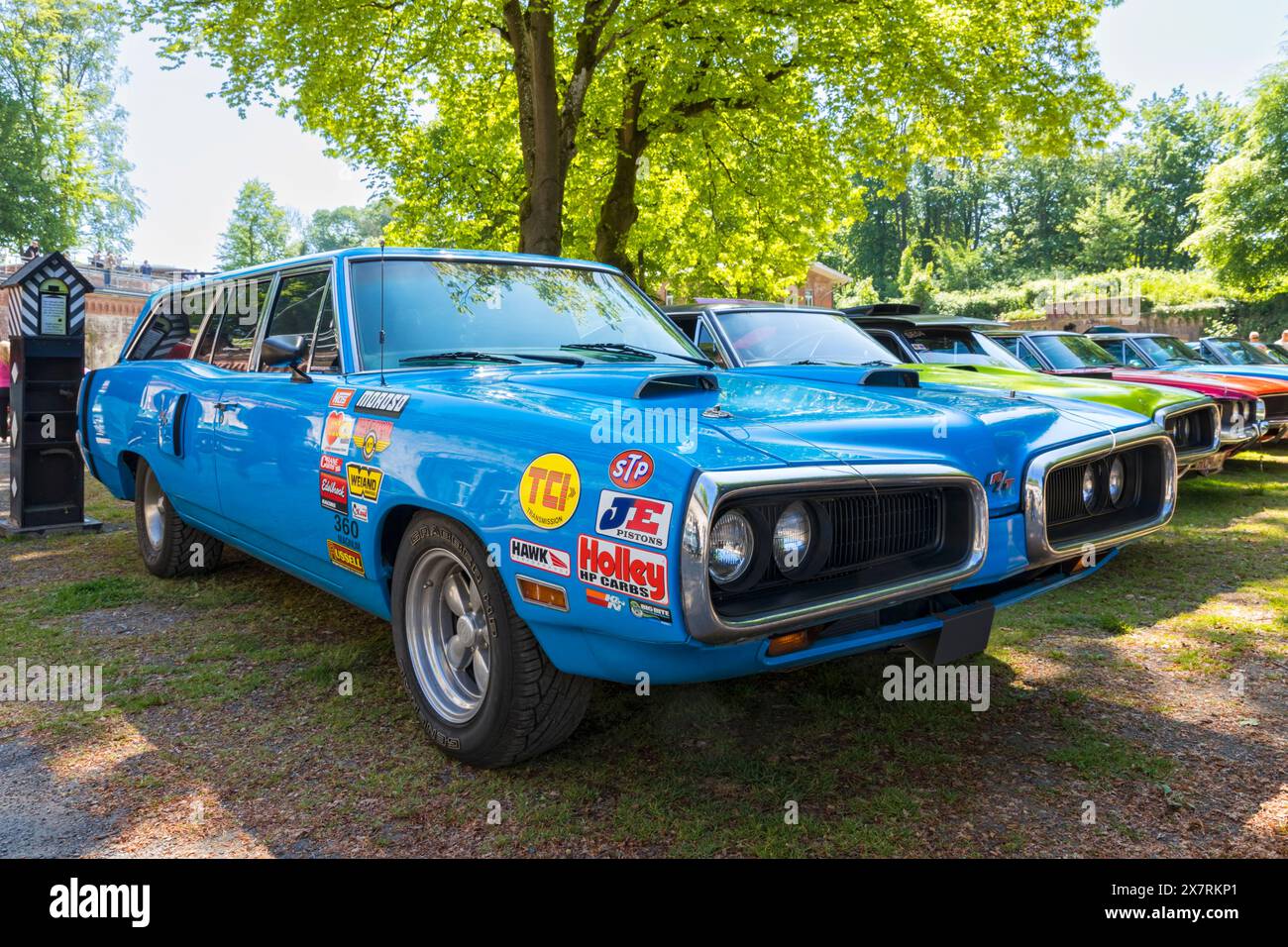 Stade, Allemagne – 11 mai 2024 : un rare Dodge Coronet R/T Station Wagon 1970 en version course exposé lors de la réunion et de l'exposition Mopar Spring Fling Banque D'Images