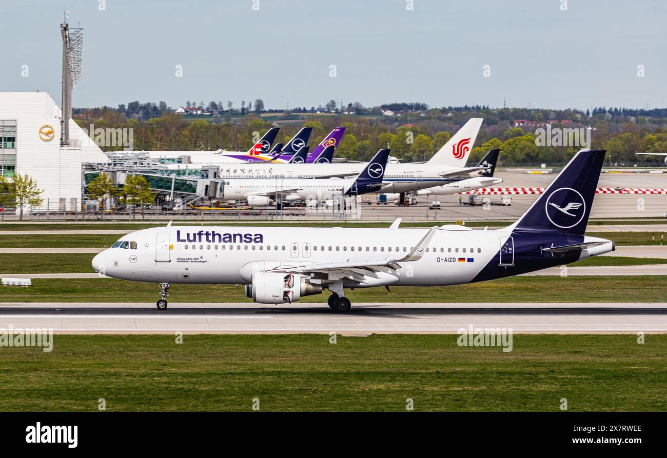 Munich, Allemagne, 6 avril 2024 : un Airbus A320-214 de Lufthansa atterrit sur la piste de l'aéroport de Munich. Enregistrement d-AIZO. (Photo de Andreas Haas/dieBildm Banque D'Images