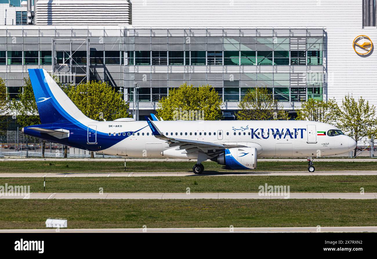 Munich, Allemagne, 6 avril 2024 : un Airbus A320-251N (Airbus A320neo) au départ des taxis Kuwait Airways jusqu'à la piste de l'aéroport de Munich. Enregistrement 9K-AKO. (P Banque D'Images