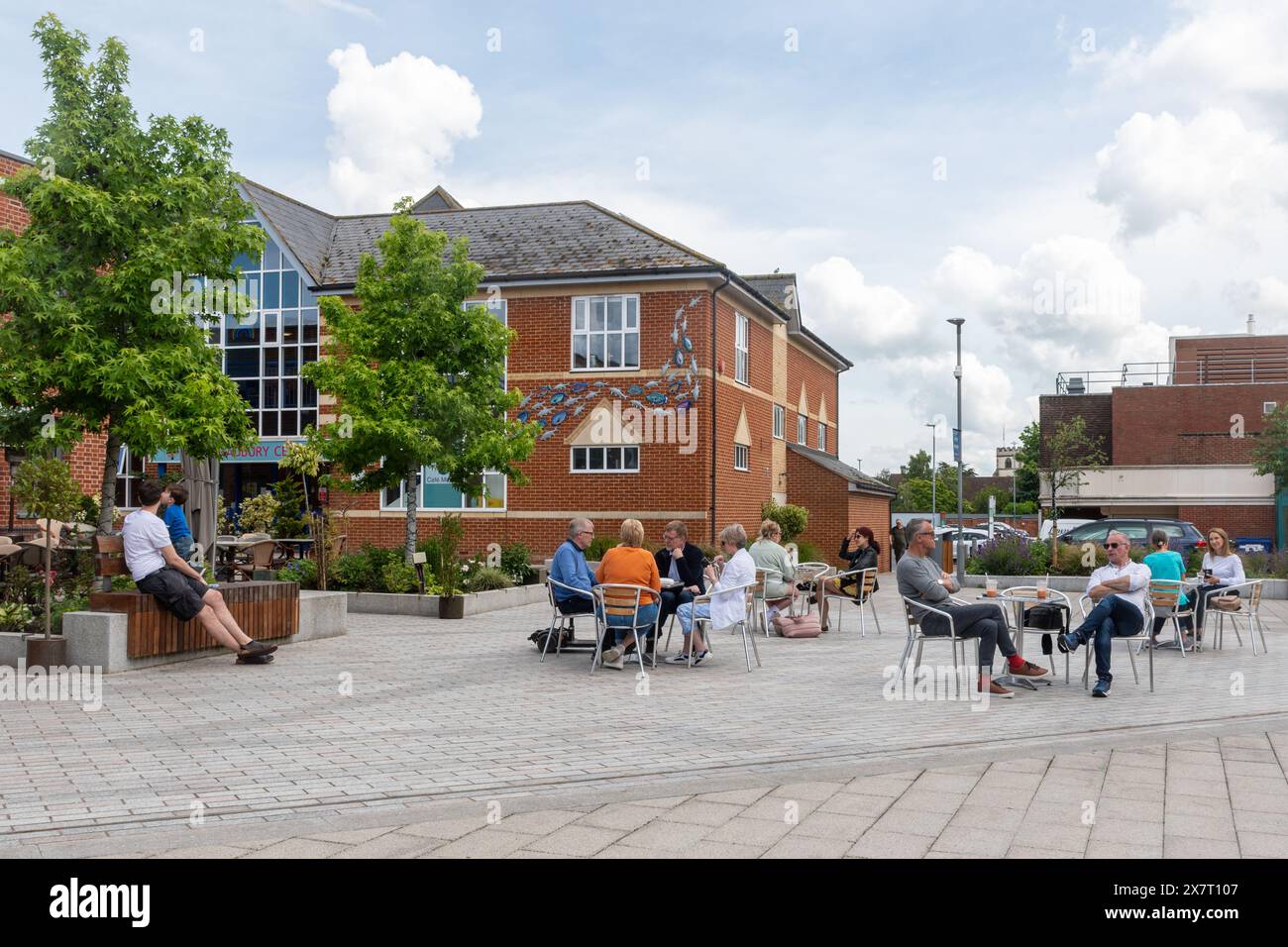 Peach place, nouveau développement dans le centre-ville de Wokingham avec des appartements de travailleurs clés logeant des maisons et des restaurants, Berkshire, Angleterre, Royaume-Uni Banque D'Images
