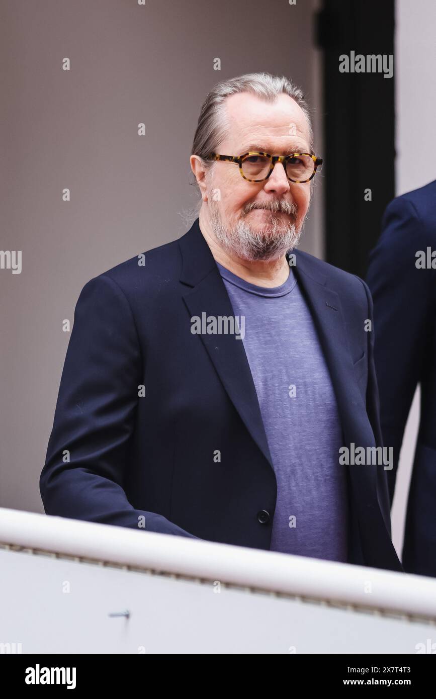 Milan, Italie. 21 mai 2024. Cannes, observations de célébrités - Gary Oldman au Festival de Cannes. Sur la photo : Gary Oldman arrive à l’Hôtel barrière le Majestic le jour du tapis rouge Parthénope crédit : Agence photo indépendante/Alamy Live News Banque D'Images