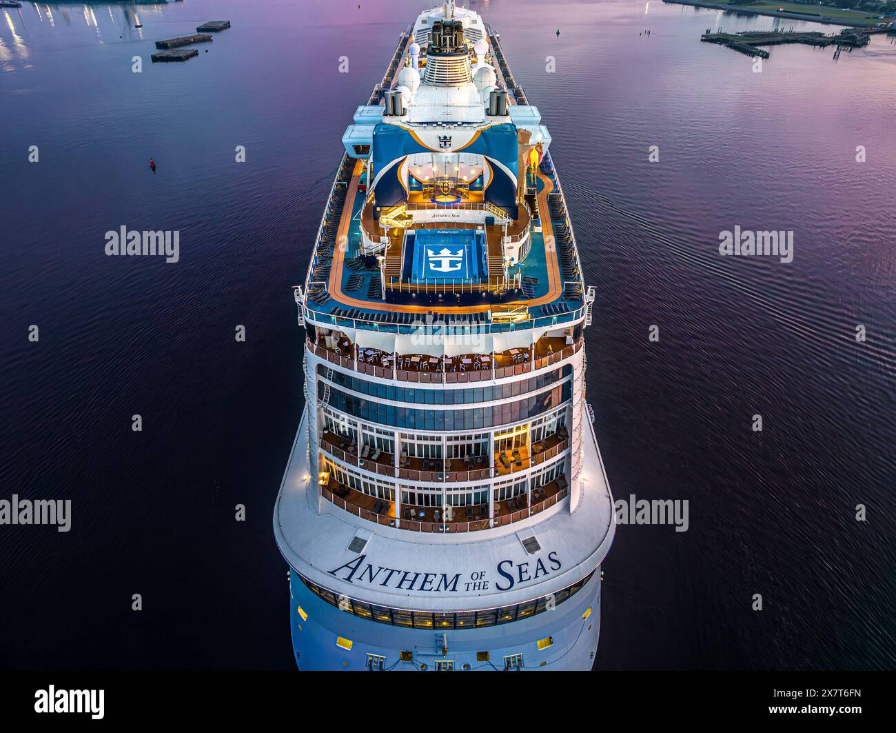 Navire de croisière Royal Caribbean Anthem of the Seas arrivant au port de Southampton, Hampshire, Angleterre, Royaume-Uni, le 12 mai 2024. Banque D'Images