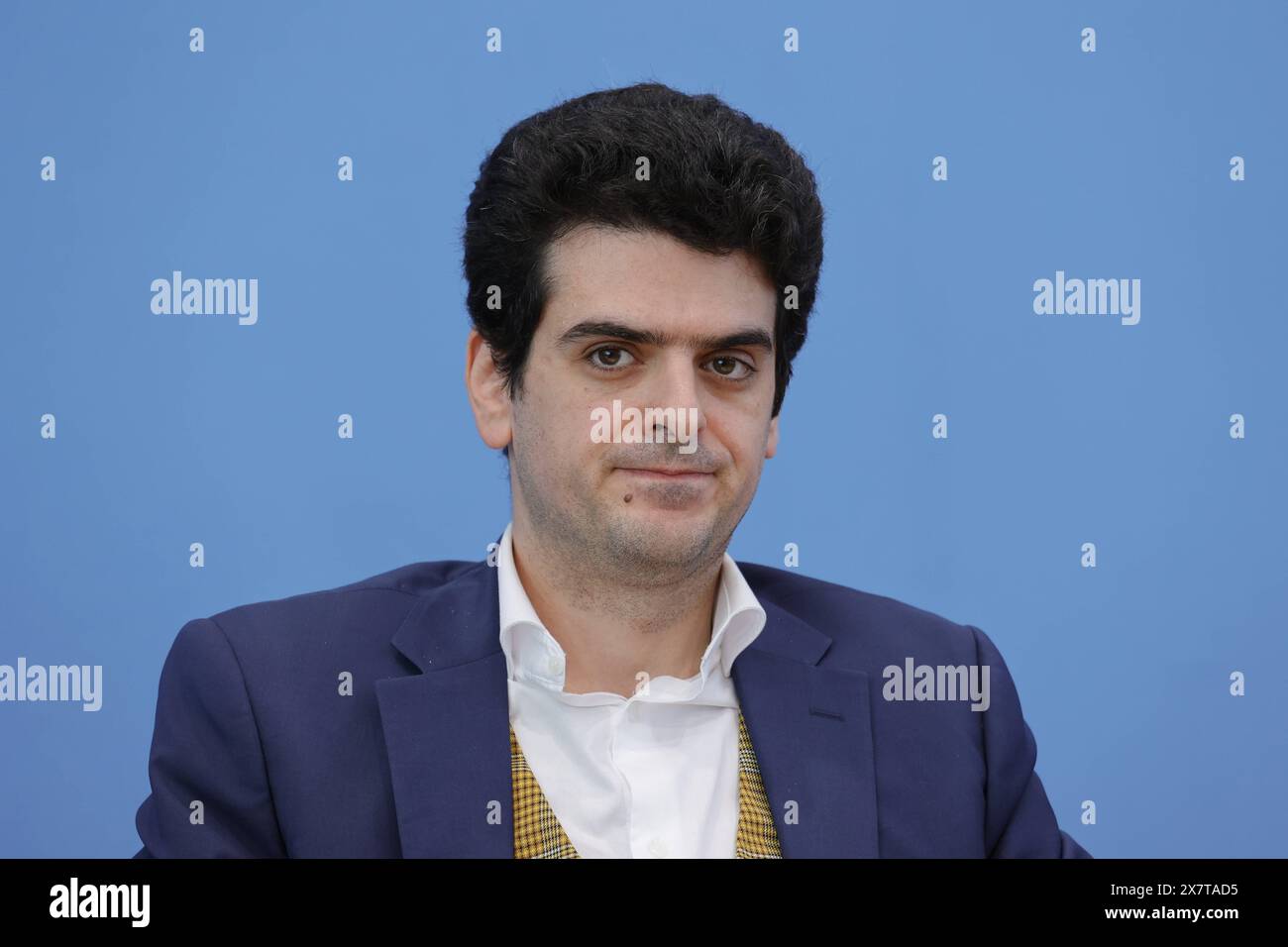 Professeur Michael Barenboim, professeur für Ensemblespiel und Violine an der Barenboim-Said Akademie, Deutschland, Berlin, Bundespressekonferenz, Thema : Proteste an Hochschulen gegen den Krieg in Gaza *** Professeur Michael Barenboim, professeur de jeu d'ensemble et de violon à la Barenboim Said Academy, Allemagne, Berlin, Conférence de presse fédérale, sujet Banque D'Images