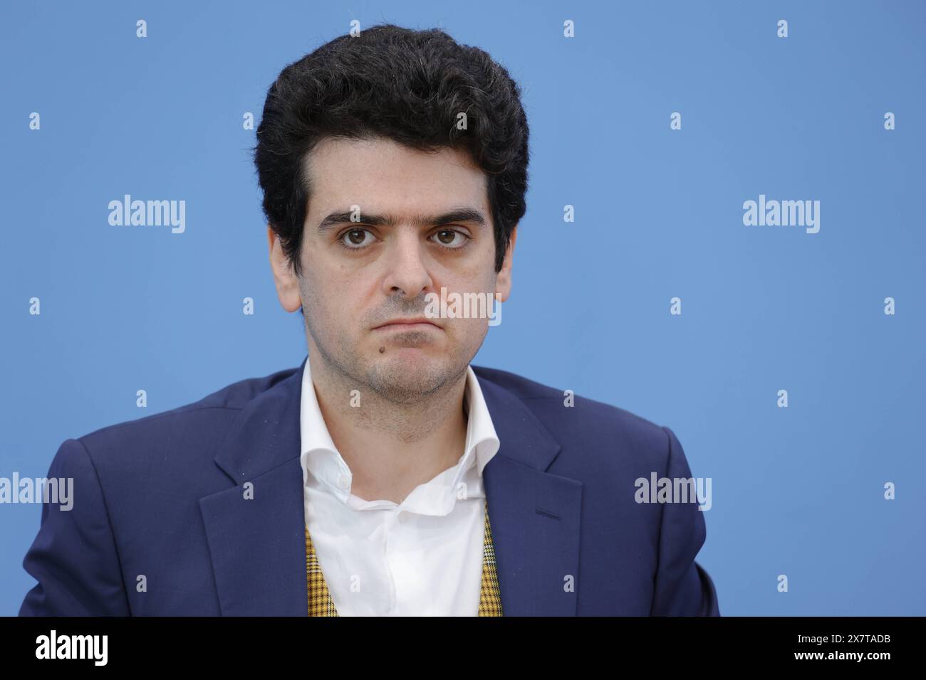 Professeur Michael Barenboim, professeur für Ensemblespiel und Violine an der Barenboim-Said Akademie, Deutschland, Berlin, Bundespressekonferenz, Thema : Proteste an Hochschulen gegen den Krieg in Gaza *** Professeur Michael Barenboim, professeur de jeu d'ensemble et de violon à la Barenboim Said Academy, Allemagne, Berlin, Conférence de presse fédérale, sujet Banque D'Images