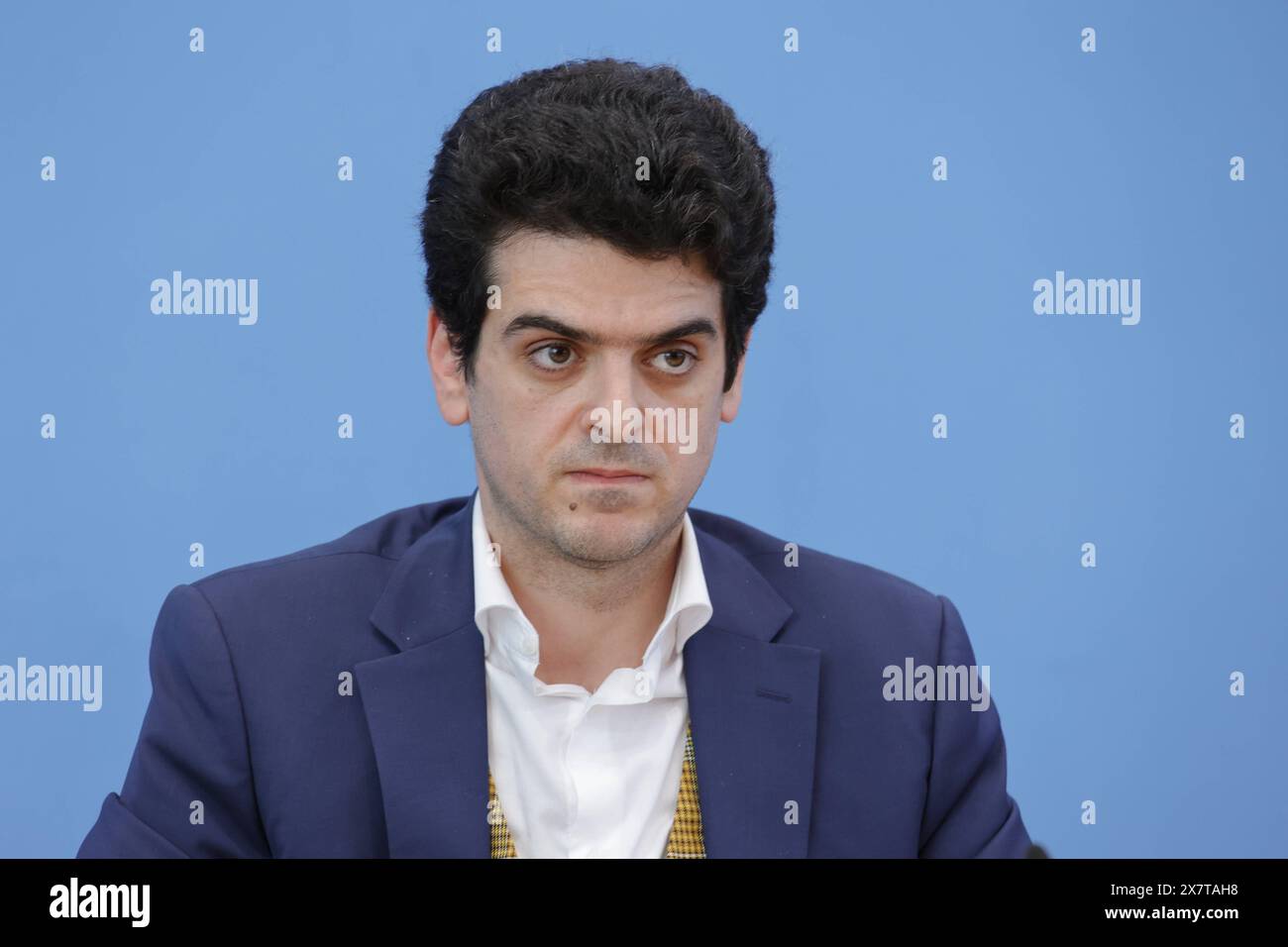 Professeur Michael Barenboim, professeur für Ensemblespiel und Violine an der Barenboim-Said Akademie, Deutschland, Berlin, Bundespressekonferenz, Thema : Proteste an Hochschulen gegen den Krieg in Gaza *** Professeur Michael Barenboim, professeur de jeu d'ensemble et de violon à la Barenboim Said Academy, Allemagne, Berlin, Conférence de presse fédérale, sujet Banque D'Images