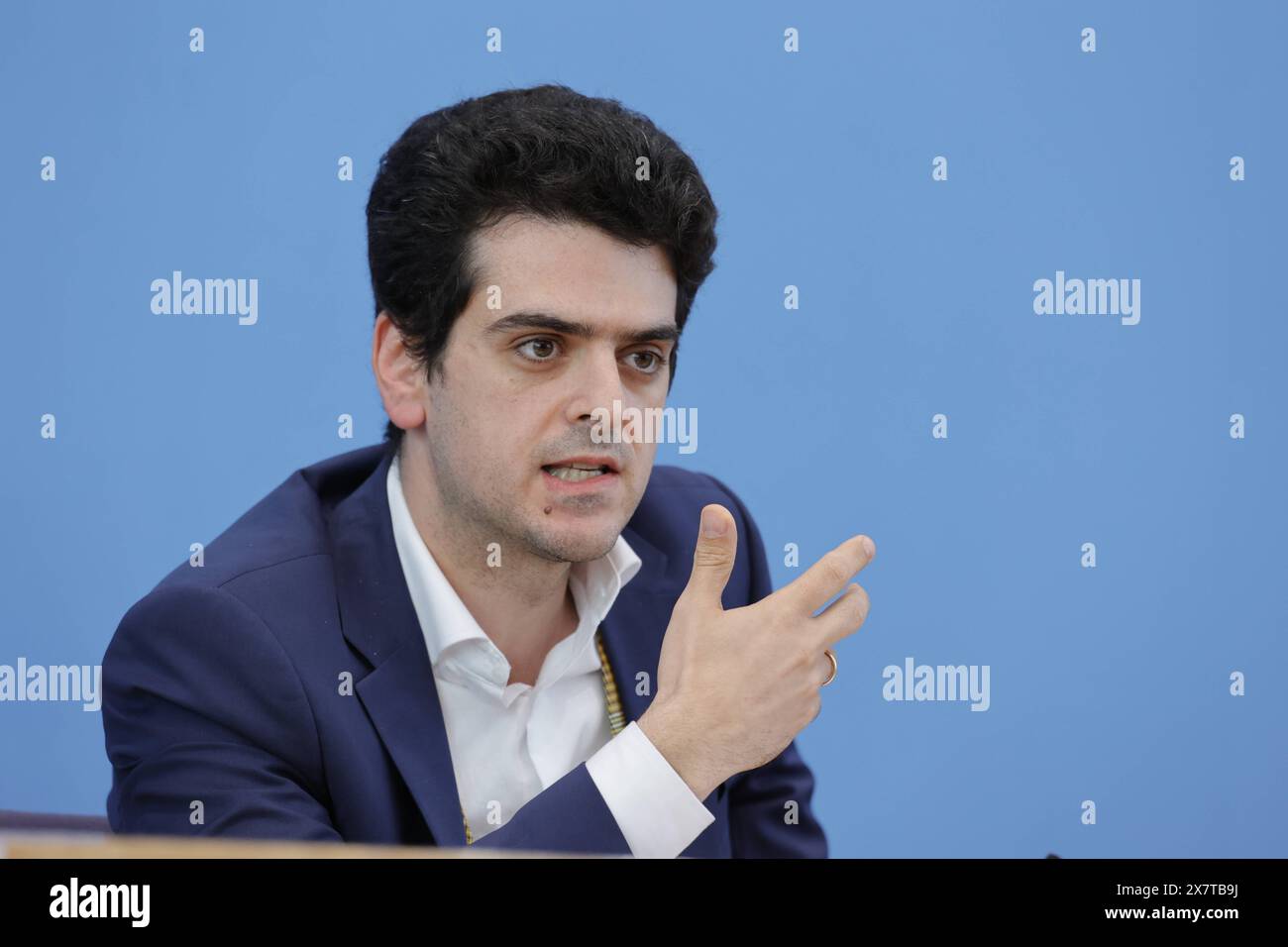 Professeur Michael Barenboim, professeur für Ensemblespiel und Violine an der Barenboim-Said Akademie, Deutschland, Berlin, Bundespressekonferenz, Thema : Proteste an Hochschulen gegen den Krieg in Gaza *** Professeur Michael Barenboim, professeur de jeu d'ensemble et de violon à la Barenboim Said Academy, Allemagne, Berlin, Conférence de presse fédérale, sujet Banque D'Images