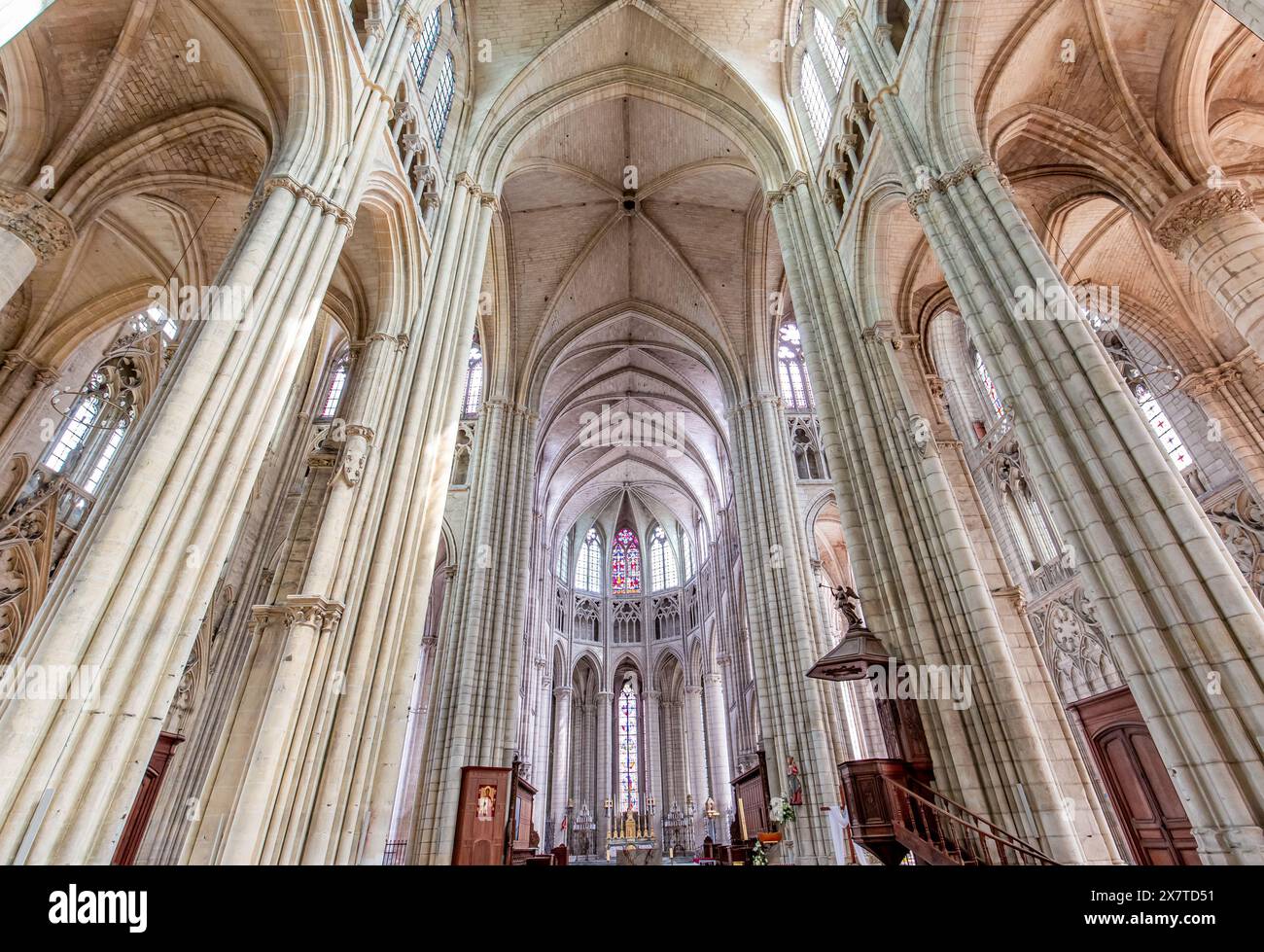 MEAUX, FRANCE, 18 AVRIL 2023 : intérieur et détails architecturaux de la cathédrale Saint-Etienne de Meaux, France Banque D'Images