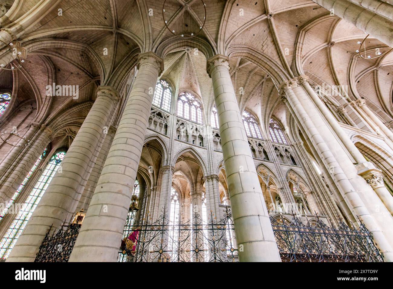 MEAUX, FRANCE, 18 AVRIL 2023 : intérieur et détails architecturaux de la cathédrale Saint-Etienne de Meaux, France Banque D'Images