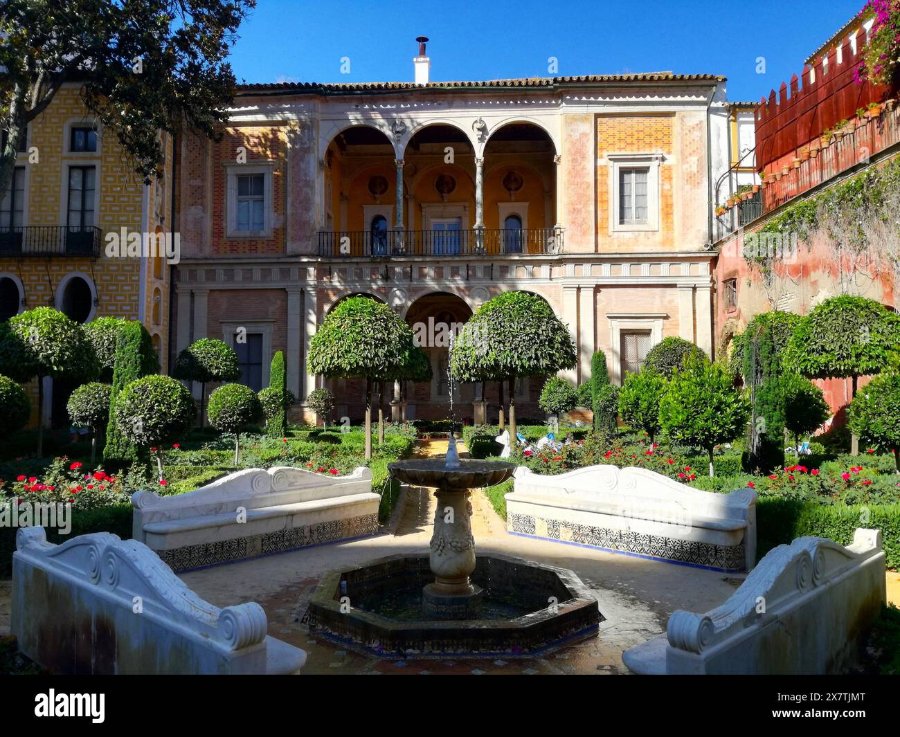 Jardín Grand jardin conçu par Benbenuto Tortello dans le palais du xvie siècle Casa de Pilatos à Séville, Andalousie, Espagne Banque D'Images