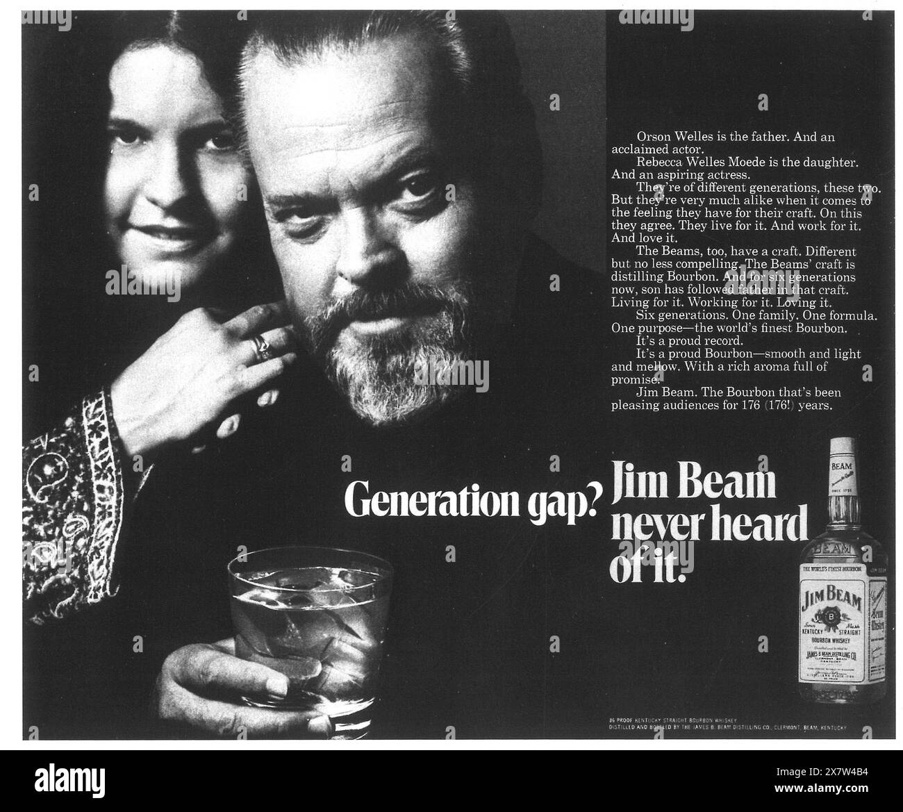 1971 Jim Beam Whiskey ad avec Orson Welles et sa fille Rebecca Moede Banque D'Images