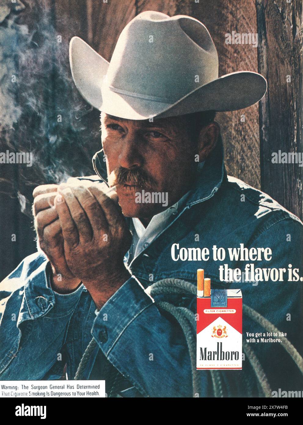 1974 MARLBORO MAN cigarettes annonce avec Darrell Winfield Banque D'Images