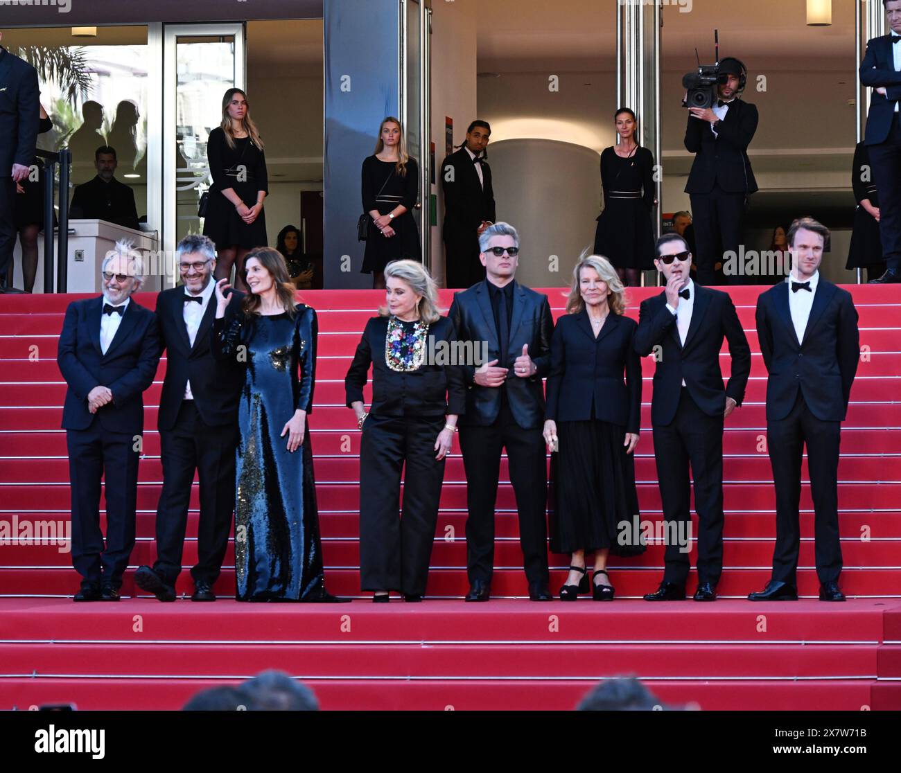 Cannes, France. 21 mai 2024. Cannes, 77ème Festival de Cannes 2024, huitième soirée - tapis rouge du film Marcello Mio sur la photo : Benjamin Biolay, Catherine Deneuve, Christophe Honoré, Chiara Mastroianni, Fabrice Luchini, Nicole Garcia, Hugh Skinner et Melvil Poupaud crédit : Agence photo indépendante/Alamy Live News Banque D'Images