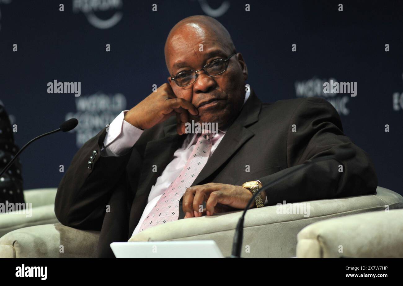 LE CAP/AFRIQUE DU SUD, 12 JUIN 2009 - Jacob Zuma, Président de l'Afrique du Sud, lors de la plénière de clôture : feuille de route de l'Afrique : de la crise aux opportunités, tenue lors du Forum économique mondial sur l'Afrique 2009 au Cap, Afrique du Sud. Crédit photo : Eric Miller / african.Pictures Banque D'Images