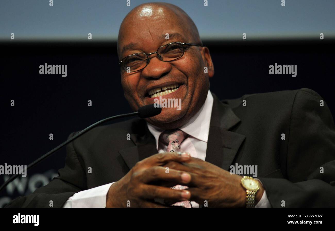 LE CAP/AFRIQUE DU SUD, 12 JUIN 2009 - Jacob Zuma, présentateur de l'Afrique du Sud, lors de la plénière de clôture : feuille de route de l'Afrique : de la crise aux opportunités, tenue lors du Forum économique mondial sur l'Afrique 2009 au Cap, Afrique du Sud, le 12 juin 2009. Crédit photo : Eric Miller / african.Pictures Banque D'Images