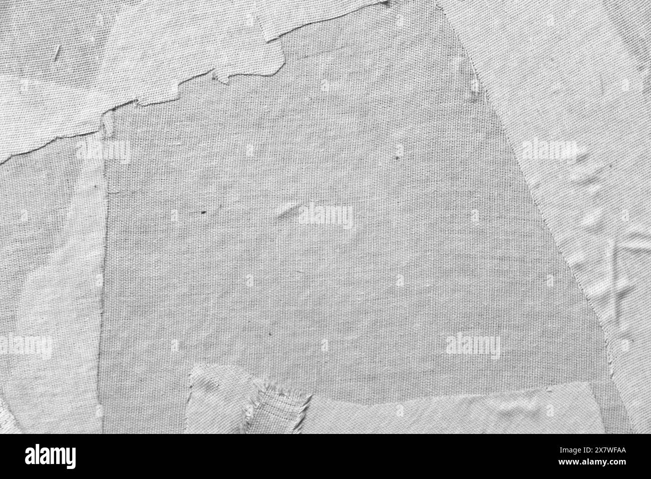 Texture de fond de papier blanc mâché, matériau composite constitué de morceaux de papier renforcés de textiles et liés par un adhésif, Banque D'Images