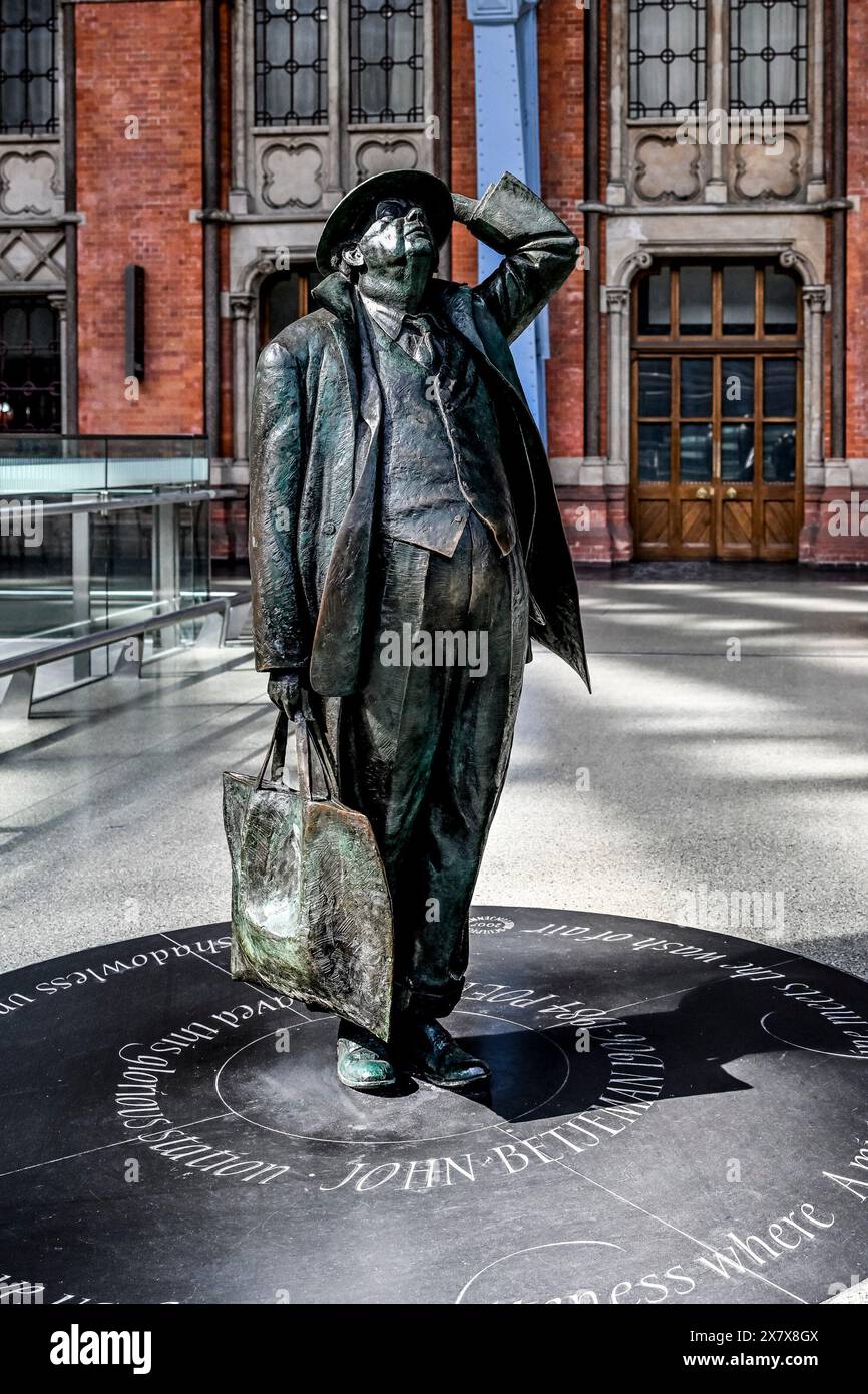 Statue de John Betjeman à la gare de St Pancras, Londres, Angleterre, U.. K Banque D'Images