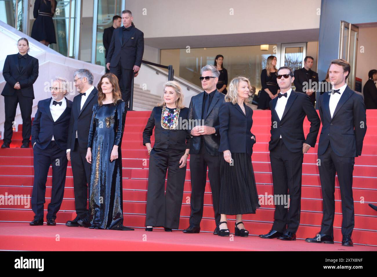 21 mai 2024, Cannes, France : CANNES, FRANCE - 21 MAI : (de gauche à droite) Christophe HonorÃ©, Chiara Mastroianni, Fabrice Luchini, Catherine Deneuve, Melvil Poupaud, Nicole Garcia, Benjamin Biolay, Hugh Skinner, Philippe Martin, Alexandra Henochsberg et David Thion assistent au tapis rouge de Marcello Mio lors de la 77e édition du Festival de Cannes au Palais des Festivals le 21 mai 2024 à Cannes, France. (Crédit image : © Frederick Injimbert/ZUMA Press Wire) USAGE ÉDITORIAL SEULEMENT! Non destiné à UN USAGE commercial ! Banque D'Images