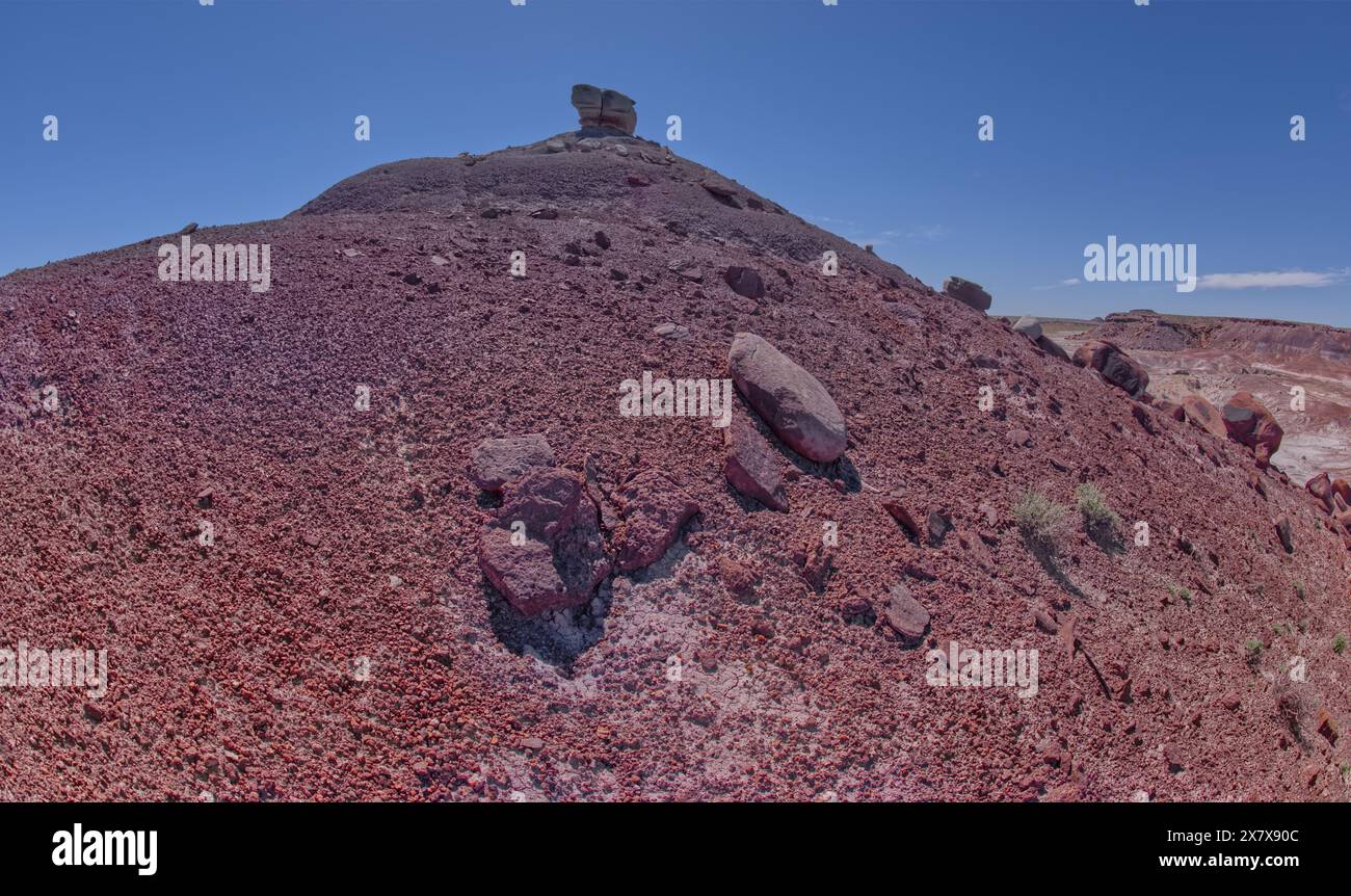 Sommet de Crystal Butte à l'ouest de Hamilili point dans le parc national Petrified Forest National Park Arizona. Banque D'Images