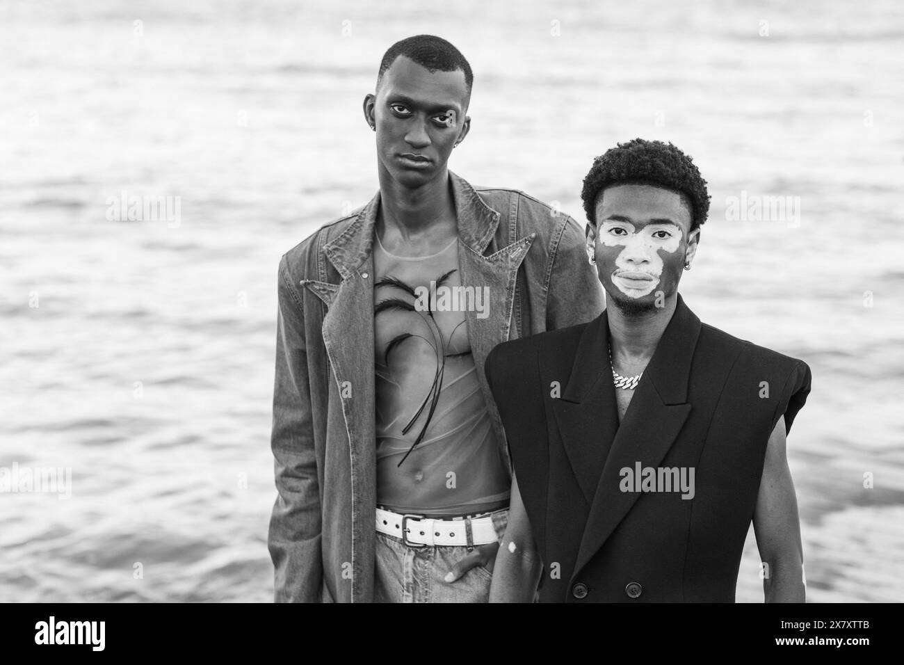 Cannes, France. 21 mai 2024. Portrait et shooting personnel des mannequins YvesMark Chery et Alioune Badara tombent lors de la 77ème édition du Festival de Cannes au restaurant ECRIN plage le 21 mai 2024 à Cannes. Photo de Cyril ChateauABACAPRESS. COM Credit : Abaca Press/Alamy Live News Banque D'Images