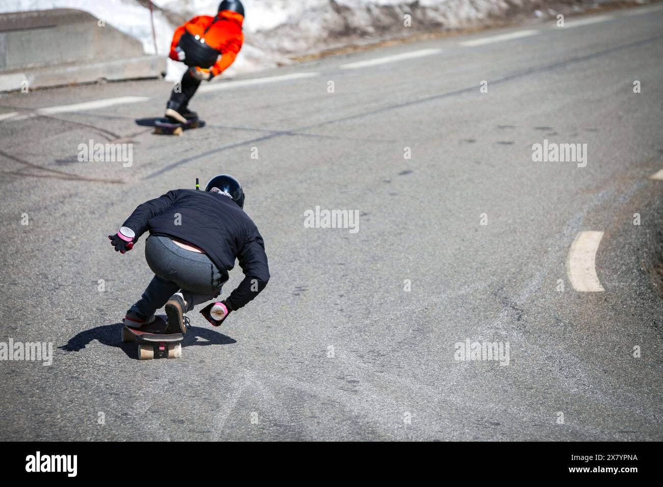 Cervières, France. 21 mai 2024. Les athlètes descendent le Col d Izoard en skateboards, France, Hautes-Alpes, Col d Izoard, 21 mai, 2024. photo de Thibaut Durand/ABACAPRESS. COM Credit : Abaca Press/Alamy Live News Banque D'Images