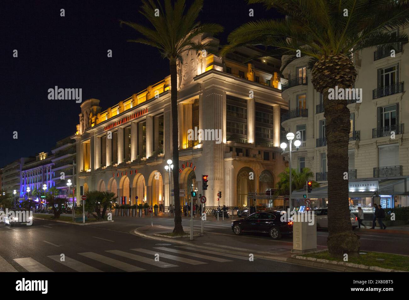 Nice, France - mars 26 2019 : le Palais de la Méditerranée est un complexe hôtelier-casino de luxe de neuf étages situé sur la Promenade des Anglais. C'était b Banque D'Images