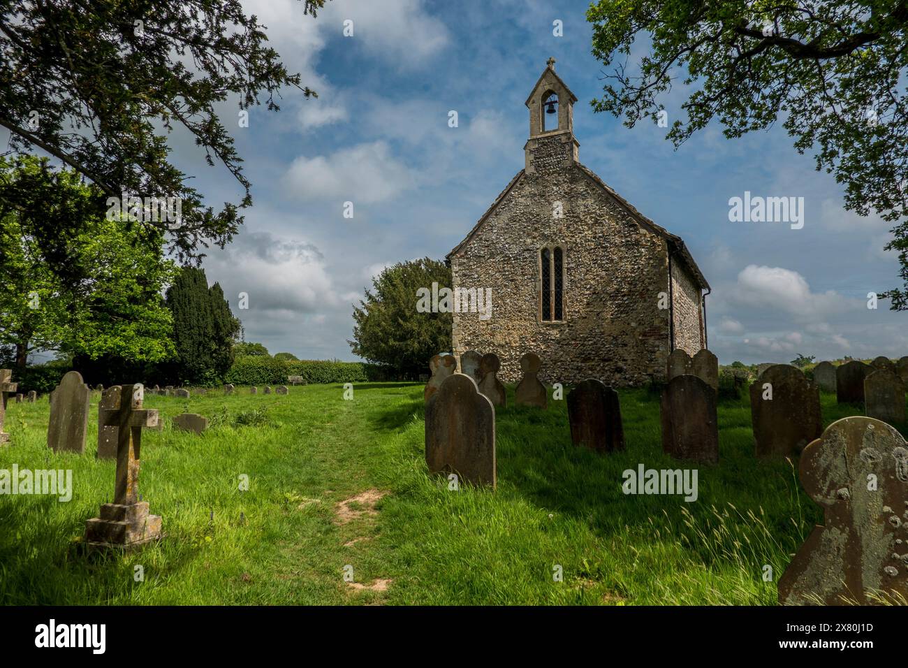 Buncton Chapel (alias All Saints Church), une minuscule chapelle normande classée Grade 1 dans le West Sussex, en Angleterre Banque D'Images