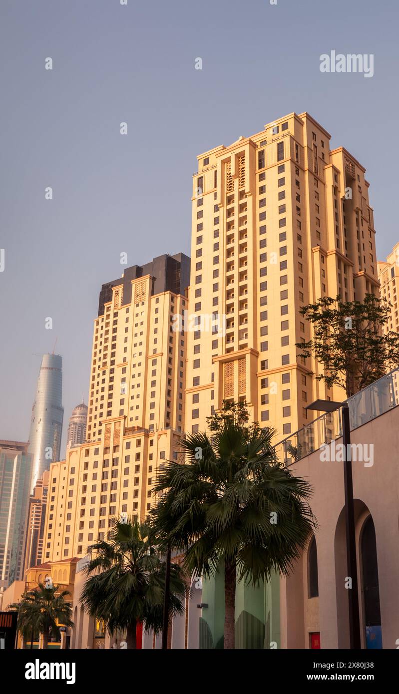 La résidence Jumeriah Beach le long de la JBR Walk à Dubaï, Émirats arabes Unis. Banque D'Images