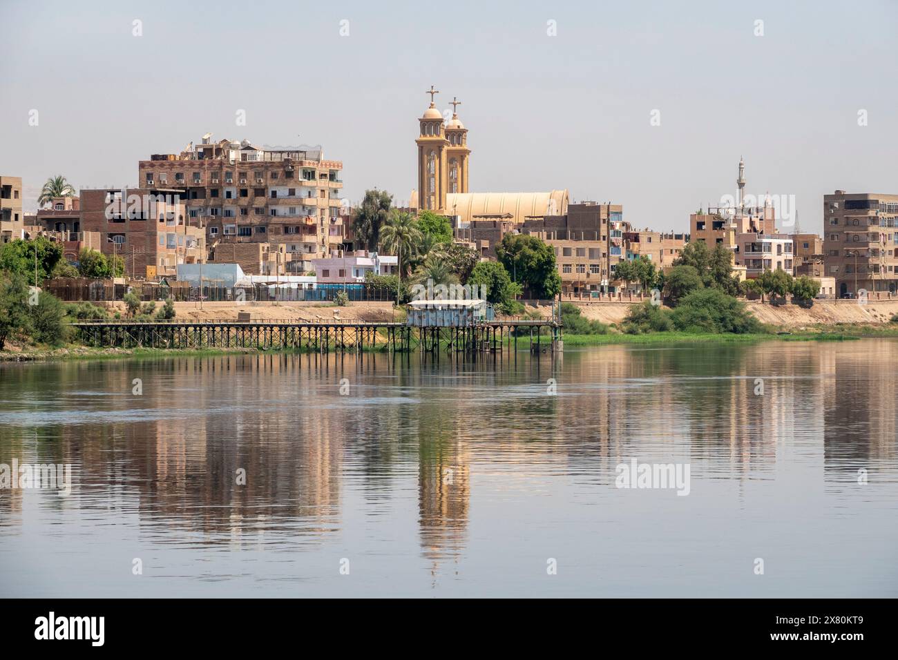 Une vue sur la rive du Nil au bord de l'eau, Egypte, Afrique Banque D'Images