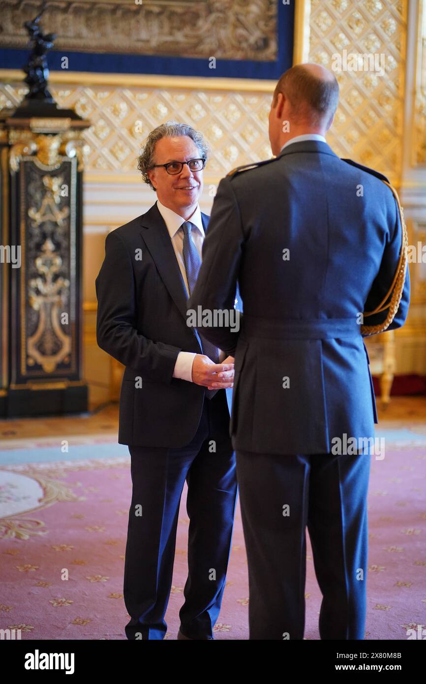 M. Ian Russell, président du conseil d'administration de la Fondation Molly Rose, est nommé membre de l'ordre de l'Empire britannique par le prince de Galles au château de Windsor. L'honneur récompense les services à la sécurité des enfants en ligne. Date de la photo : mercredi 22 mai 2024. Banque D'Images