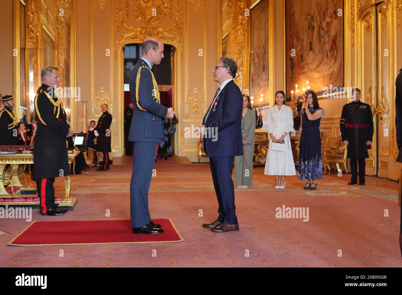 M. Ian Russell, président du conseil d'administration de la Fondation Molly Rose, est nommé membre de l'ordre de l'Empire britannique par le prince de Galles au château de Windsor. L'honneur récompense les services à la sécurité des enfants en ligne. Date de la photo : mercredi 22 mai 2024. Banque D'Images