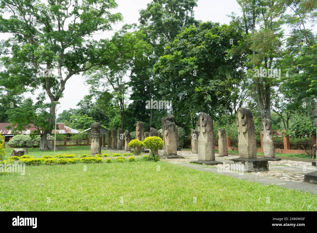 Monolithe, Kasomari , Golaghat district, Royaume de Kachari, sculpture en pierre, site archéologique, Assam, Nord-est de l'Inde Banque D'Images