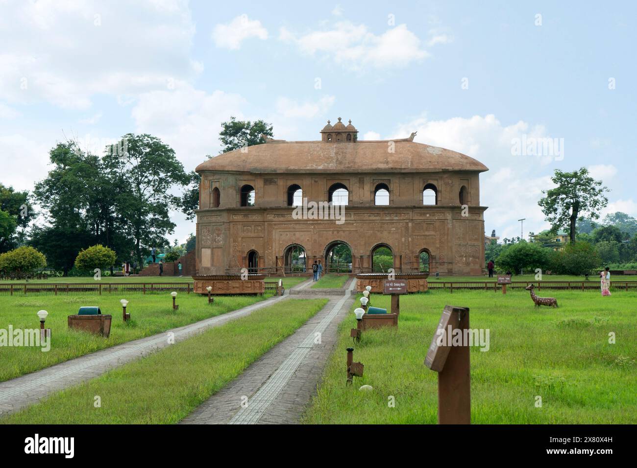 Rong ghar, Rudra Singha, dynastie Ahom, Royaume Ahom, architecture Ahom, site archéologique, district de Shivsagar, patrimoine de l'Assam, Assam, Ind. Nord-est Banque D'Images