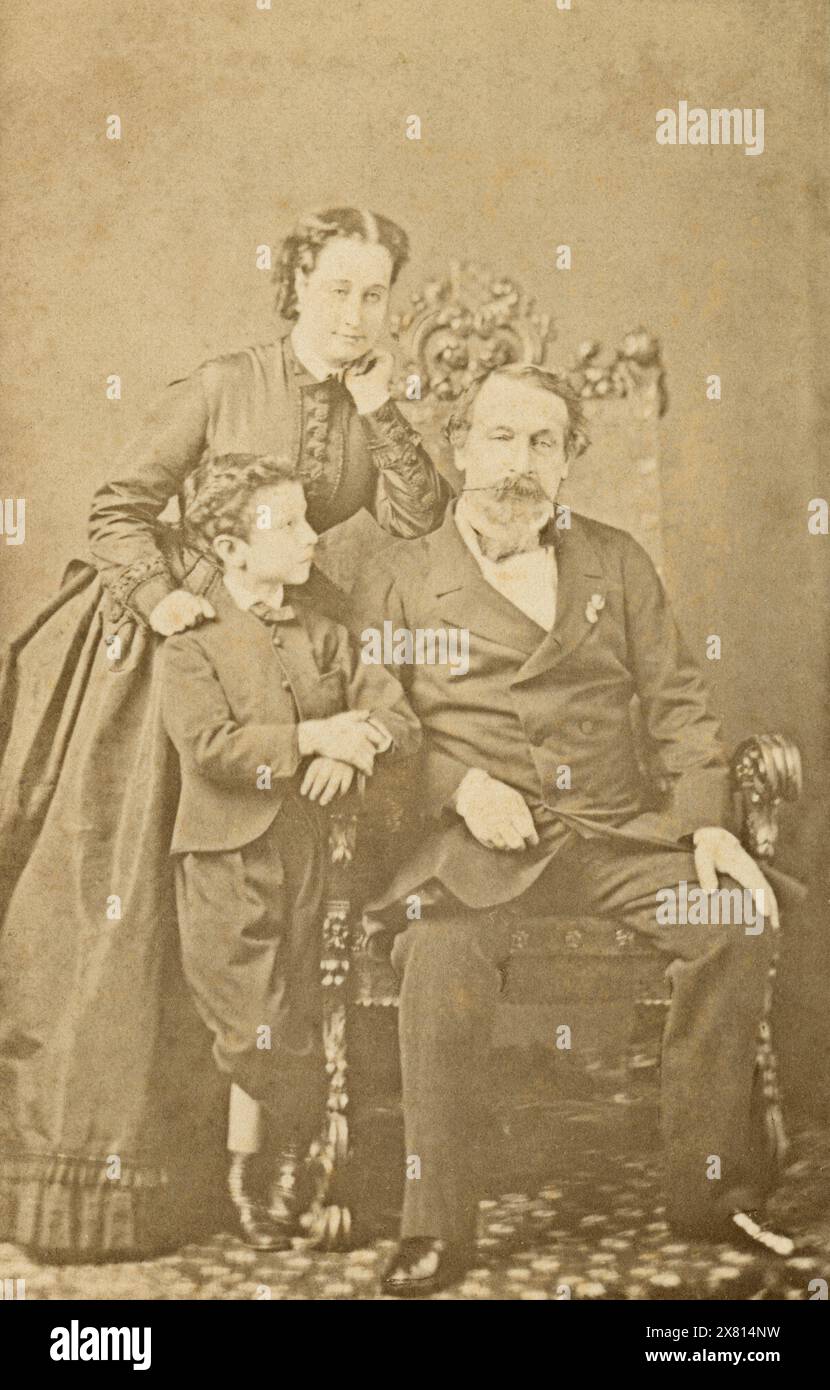 Photographie antique c1866 carte de visite, Napoléon III (1808-1873), l'impératrice Eugénie, et leur fils Louis-Napoléon. SOURCE : CDV ORIGINAL Banque D'Images