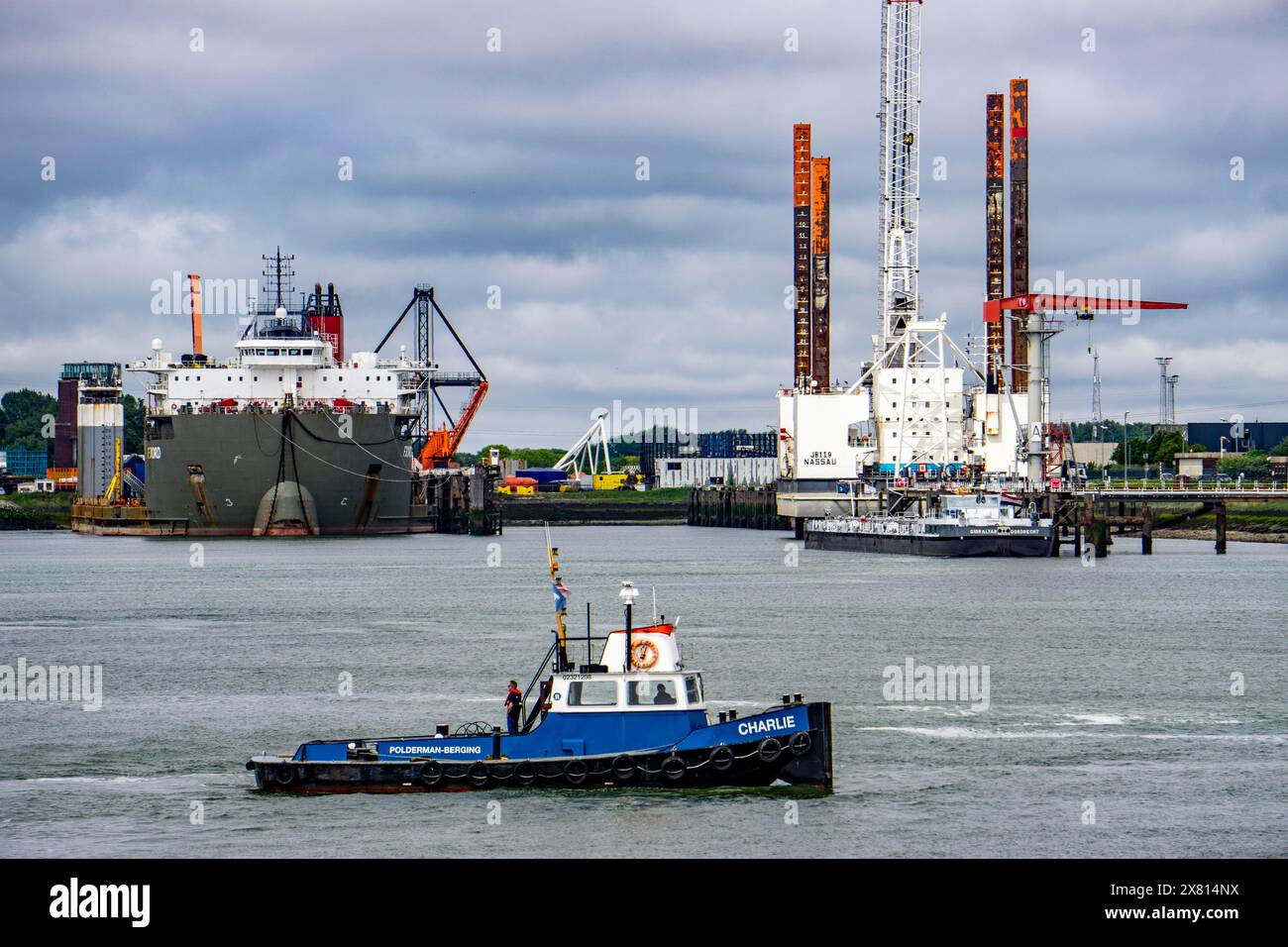 La plate-forme élévatrice, JB119, plate-forme de travail, par exemple pour la construction de parcs éoliens offshore, navire de transport lourd Fjord, dans le port de Vlissi Banque D'Images