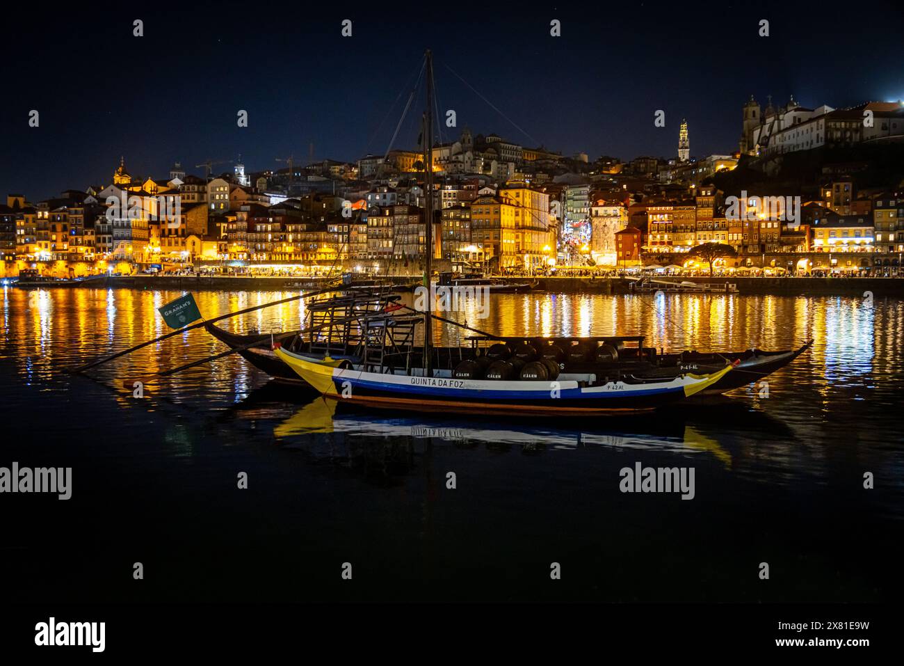 Rabelos Boat River Douro la nuit, Porto, Portugal Banque D'Images