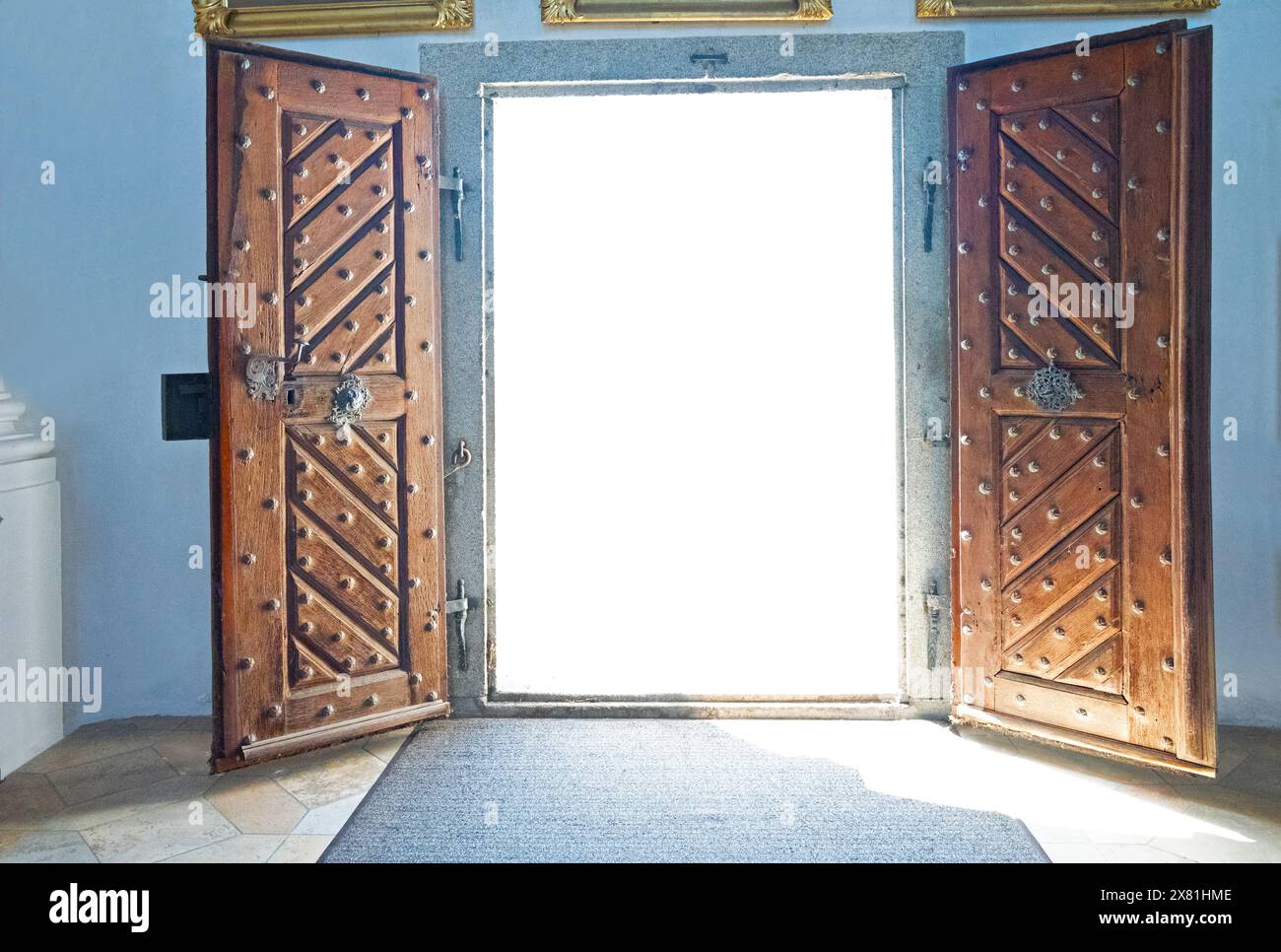 Vieille porte d'église : Michael, Michaelsbuch, basse-Bavière, Allemagne Banque D'Images