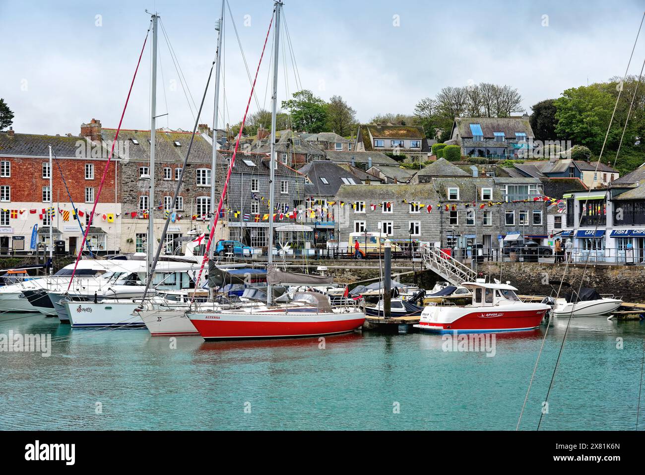 Le port coloré de Padstow North Cornwall Angleterre Royaume-Uni Banque D'Images