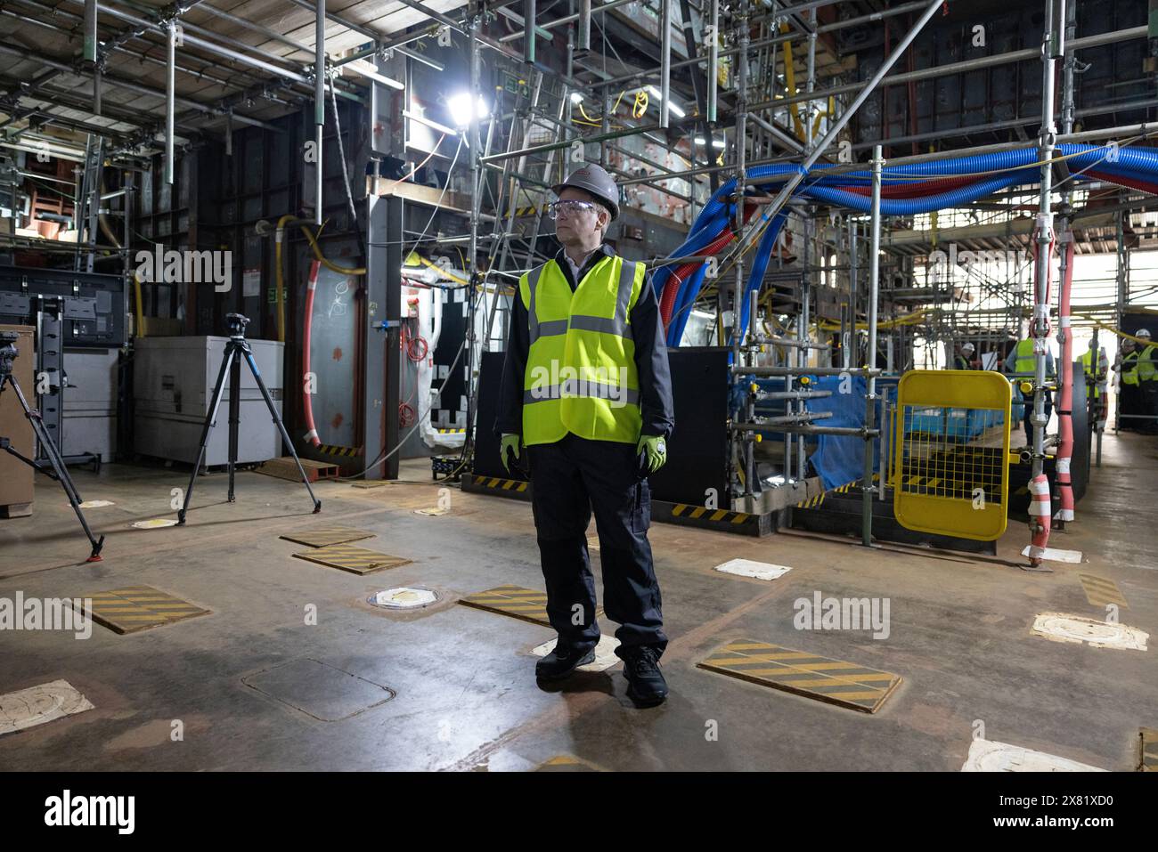 Le secrétaire à la Défense Grant Shapps visite BAE Systems à Glasgow, rencontre le personnel et les apprentis, observant les progrès significatifs de la production de navires de guerre. Banque D'Images