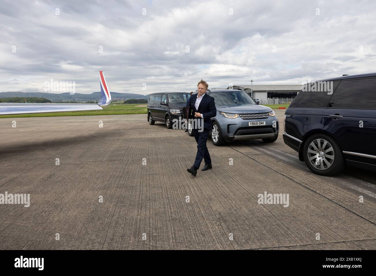 Le secrétaire à la Défense Grant Shapps visite BAE Systems à Glasgow, rencontre le personnel et les apprentis, observant les progrès significatifs de la production de navires de guerre. Banque D'Images
