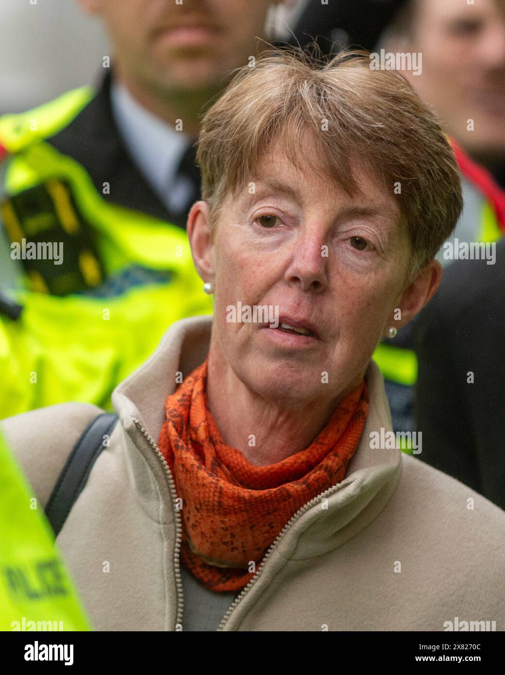 Londres, Royaume-Uni. 22 mai 2024. Paula Vennells, ancienne directrice générale de Post Office, quitte Aldwych House après avoir témoigné lors de l'enquête sur le système INFORMATIQUE Horizon de Post Office Ltd. Le sous-maître de poste Alan Bates a mené un litige de groupe contre la poste en 2017 qui a abouti à un règlement de £58 millions, dont £47 millions de frais juridiques, laissant 555 sous-maîtres de poste, dont certains ont été emprisonnés à tort, à partager £11 millions, moins de £20 000 chacun. Credit : Stephen Chung / Alamy Live News Banque D'Images