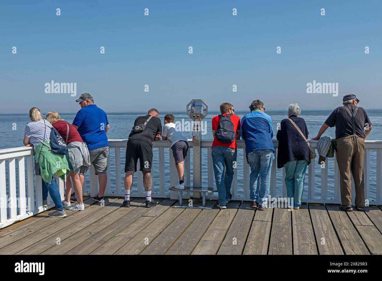 Personnes, balcon de visualisation Alte Liebe, Cuxhaven, basse-Saxe, Allemagne Banque D'Images